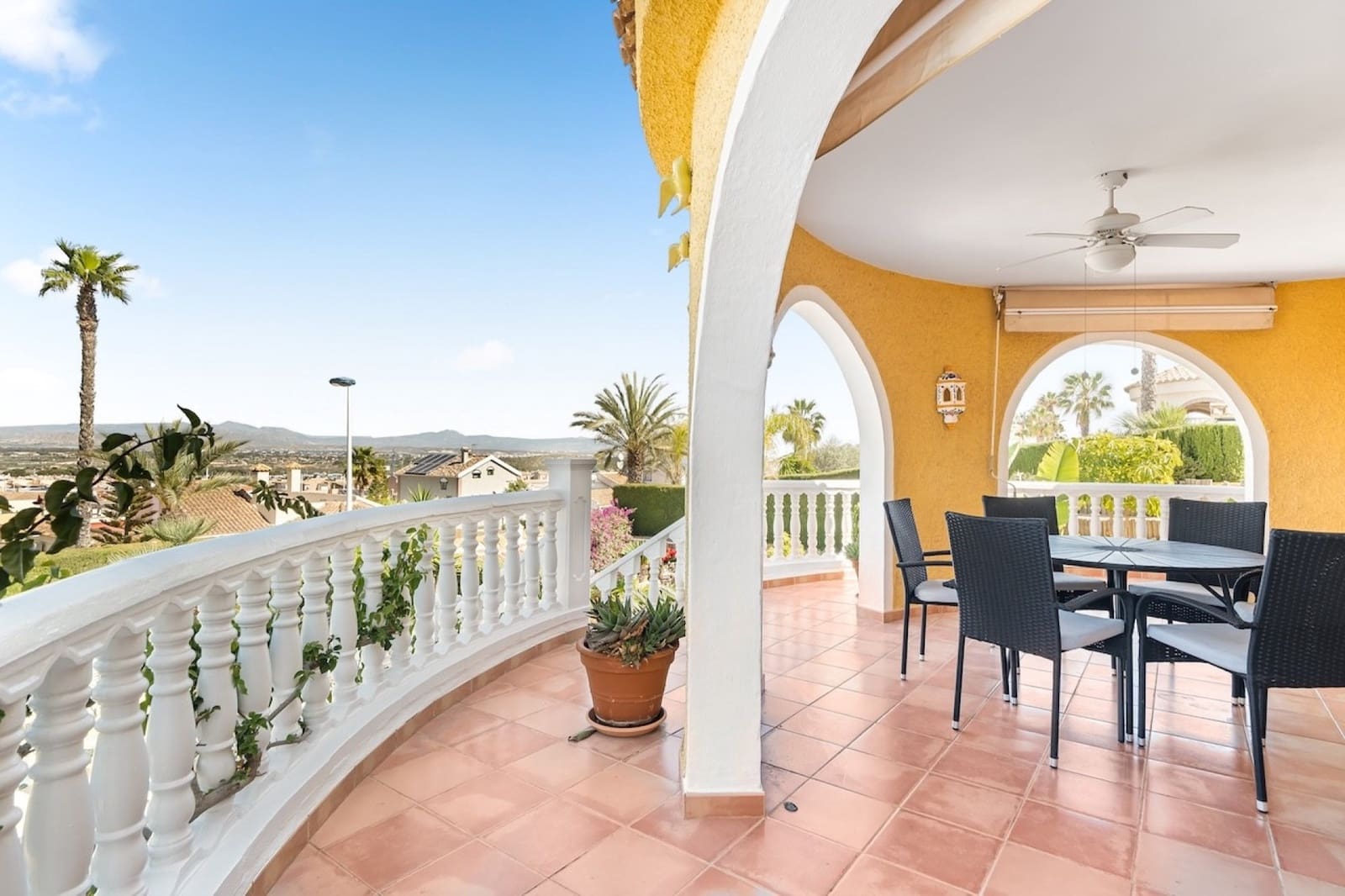 3 bedroom Villa for sale in Gran Alacant with pool - € 580,000 (Ref: 9826570)