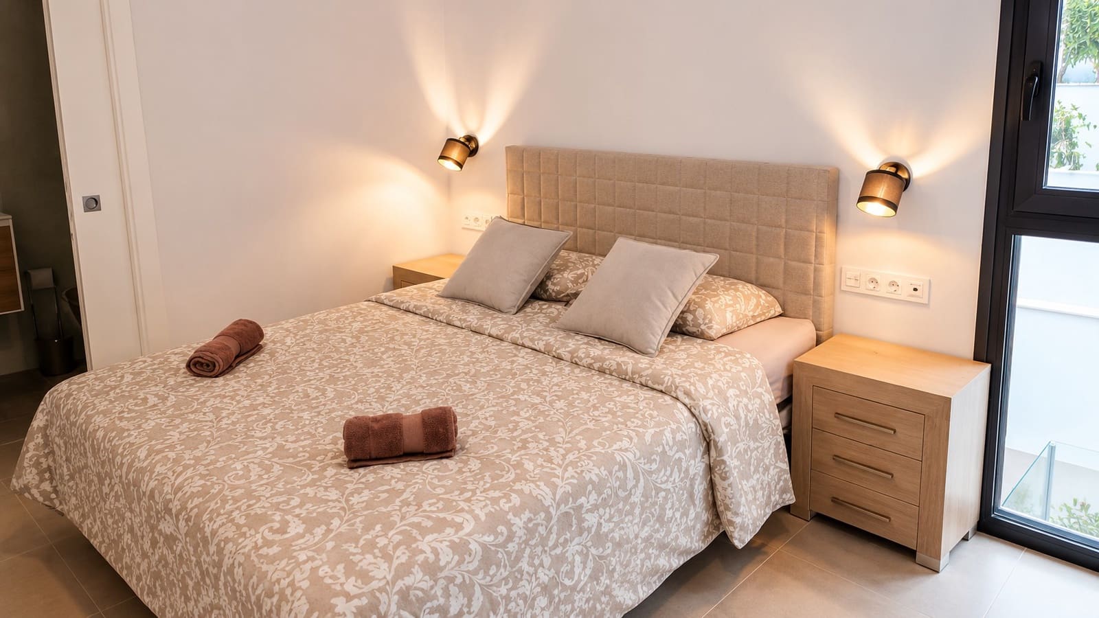 2 bedroom Apartment for holiday rental in Torrevieja with pool garage - € 595 (Ref: 9847861)