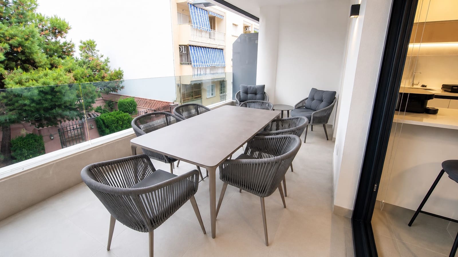 2 bedroom Apartment for holiday rental in Torrevieja with pool garage - € 595 (Ref: 9847861)