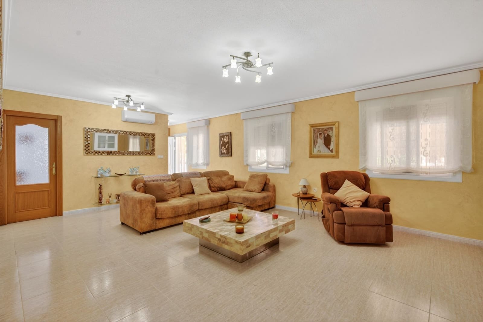 4 Zimmer Villa zu verkaufen in Gran Alacant mit Pool - 695.000 € (Ref: 9851195)