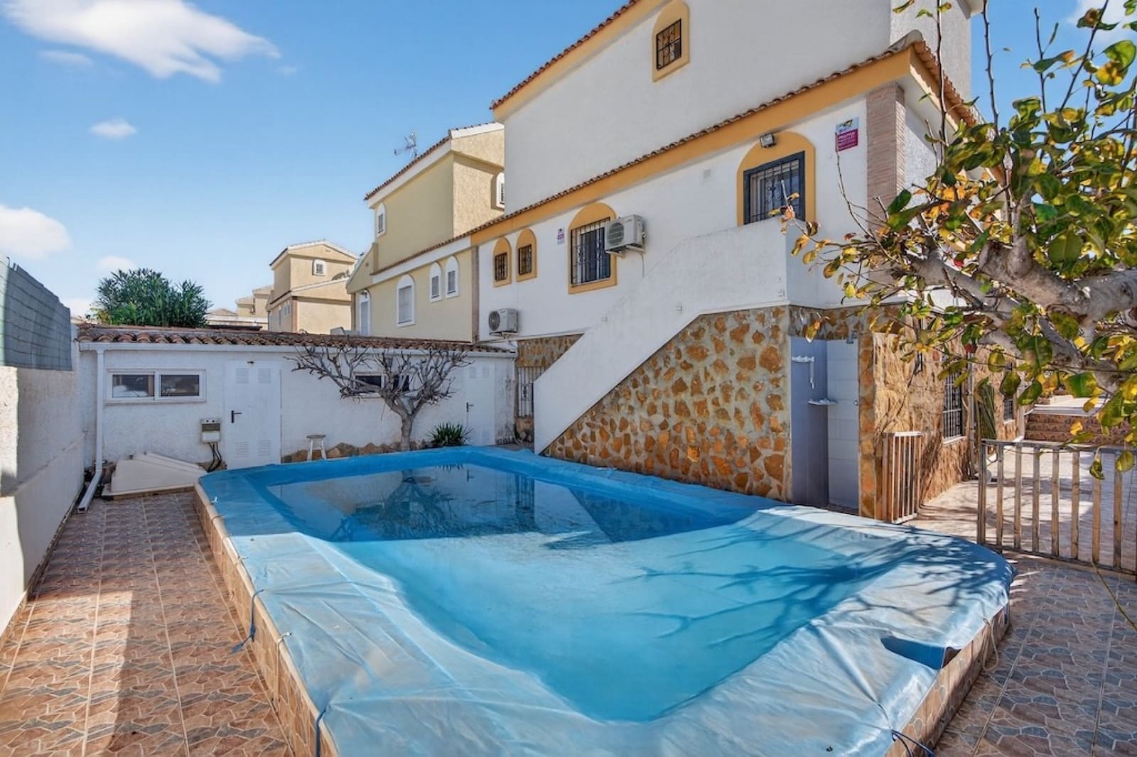 6 bedroom Villa for sale in Gran Alacant - € 499,000 (Ref: 9851198)