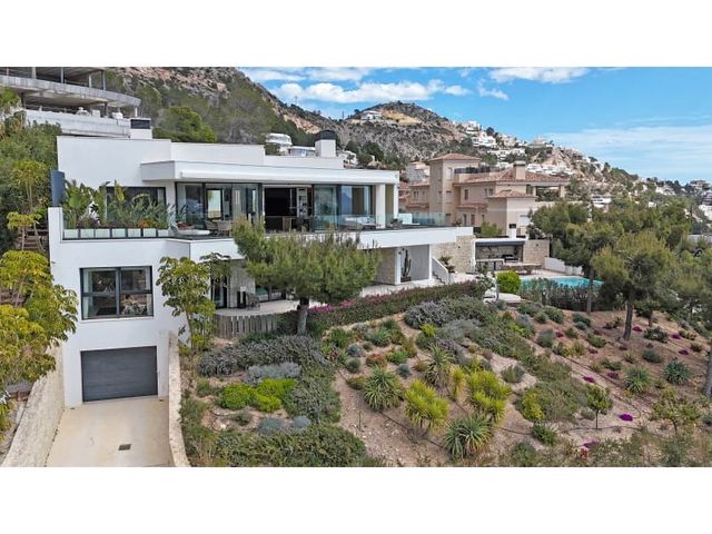 Chalet de 4 habitaciones en Altea en venta con piscina - 3.150.000 € (Ref: 9851214)