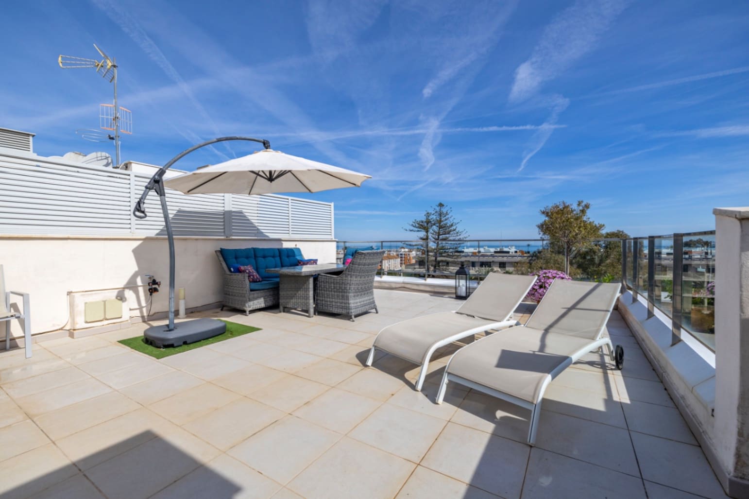 3 bedroom Penthouse for sale in Denia with pool - € 589,000 (Ref: 9851216)