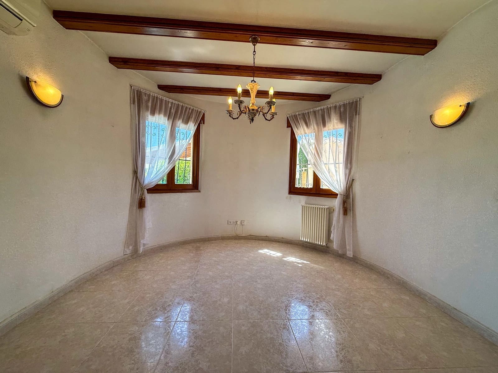 2 soveværelse Villa til salg i Orba med swimmingpool - € 375.000 (Ref: 9851218)