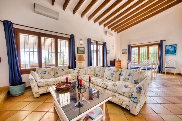 4 soveværelse Villa til salg i Monte Pego, Pego med swimmingpool - € 550.000 (Ref: 9851220)
