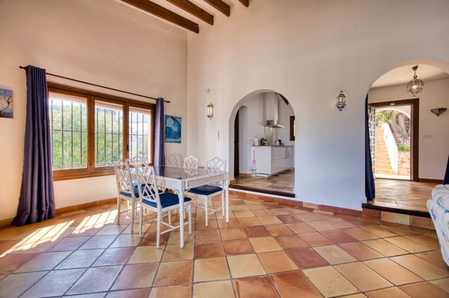 4 soveværelse Villa til salg i Monte Pego, Pego med swimmingpool - € 550.000 (Ref: 9851220)