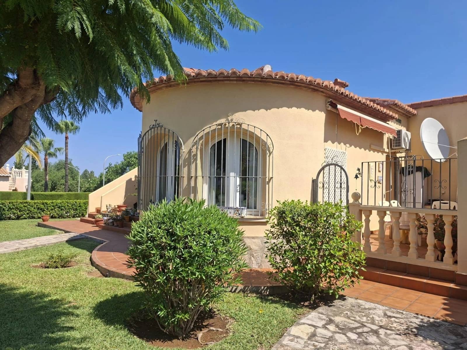 2 soveværelse Villa til salg i Denia med swimmingpool - € 320.000 (Ref: 9851221)