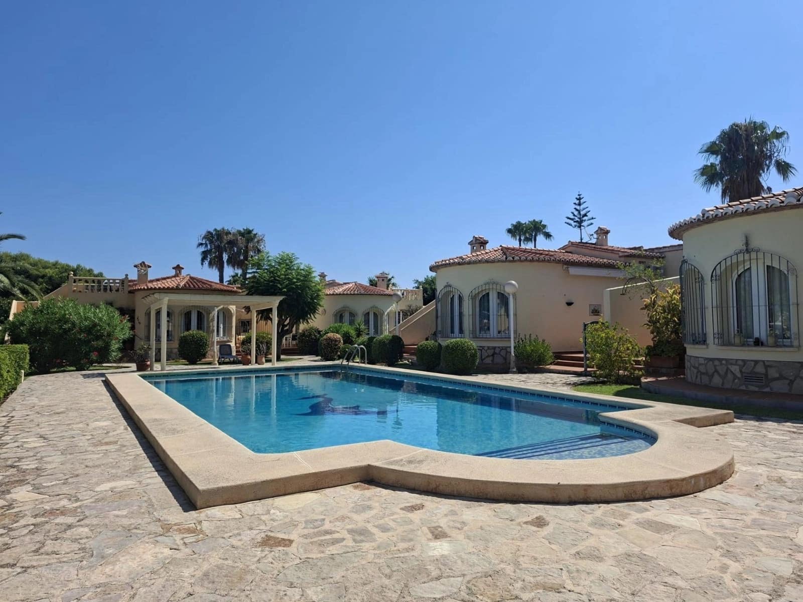 2 soveværelse Villa til salg i Denia med swimmingpool - € 320.000 (Ref: 9851221)