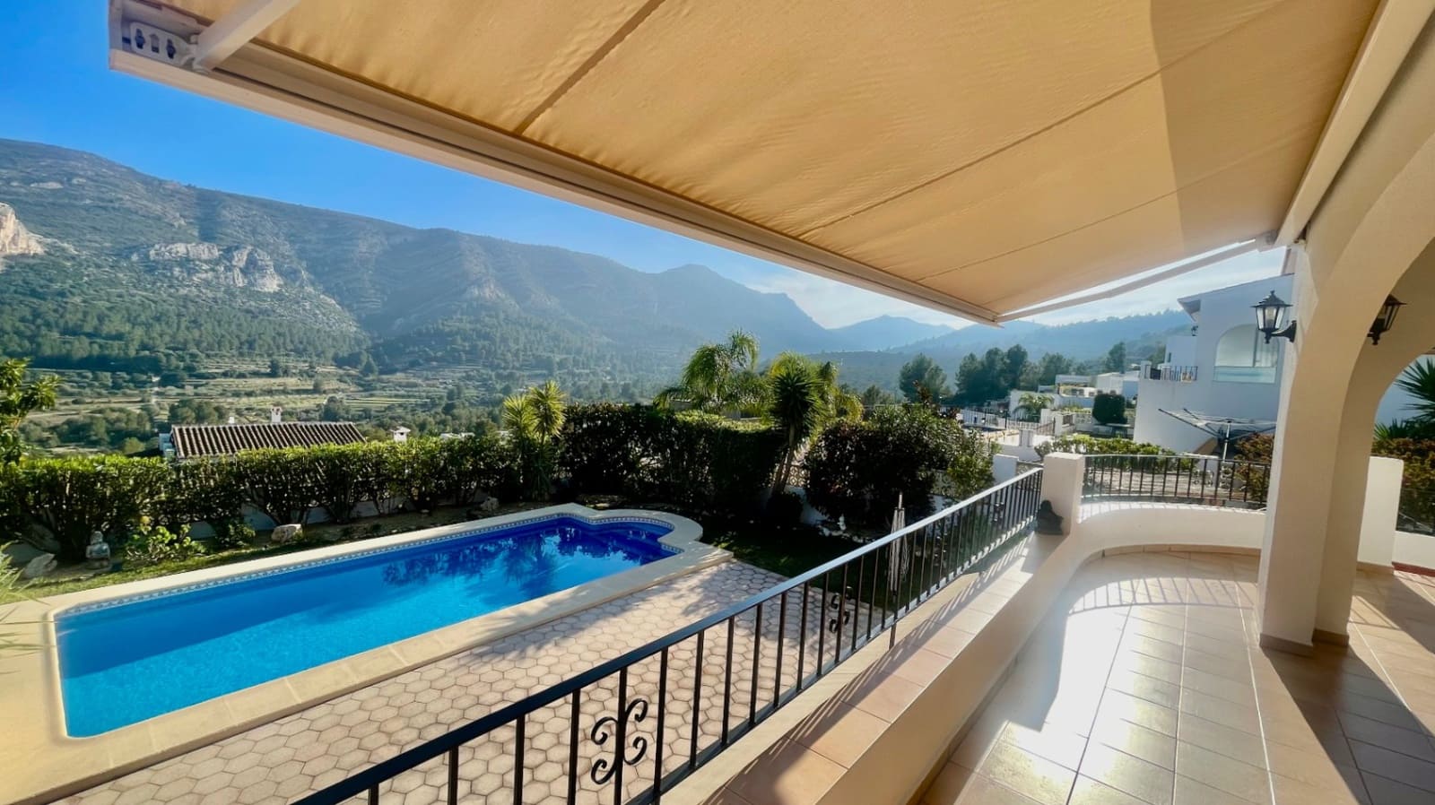 3 soveværelse Villa til salg i Pedreguer med swimmingpool - € 545.000 (Ref: 9851233)