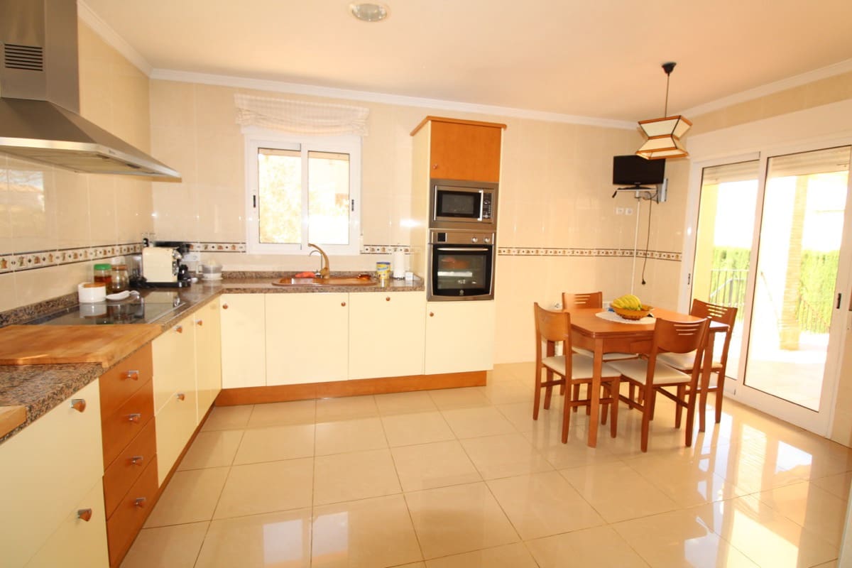 5 quarto Moradia para venda em Denia com piscina garagem - 795 000 € (Ref: 9851252)