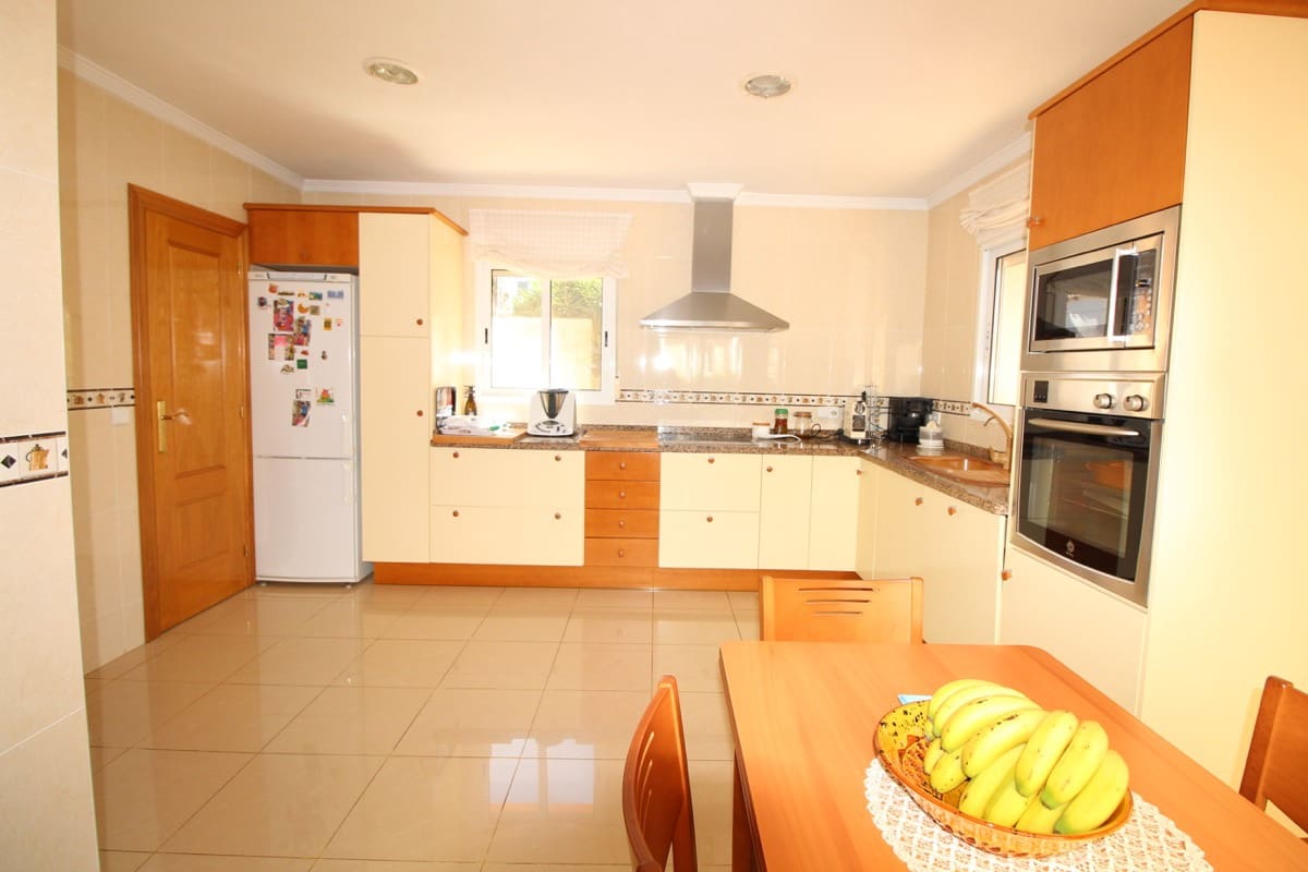 5 quarto Moradia para venda em Denia com piscina garagem - 795 000 € (Ref: 9851252)