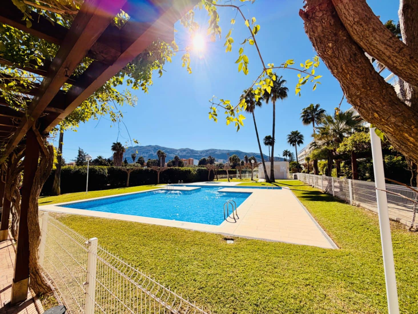 2 sovrum Lägenhet till salu i Denia med pool - 329 000 € (Ref: 9851254)