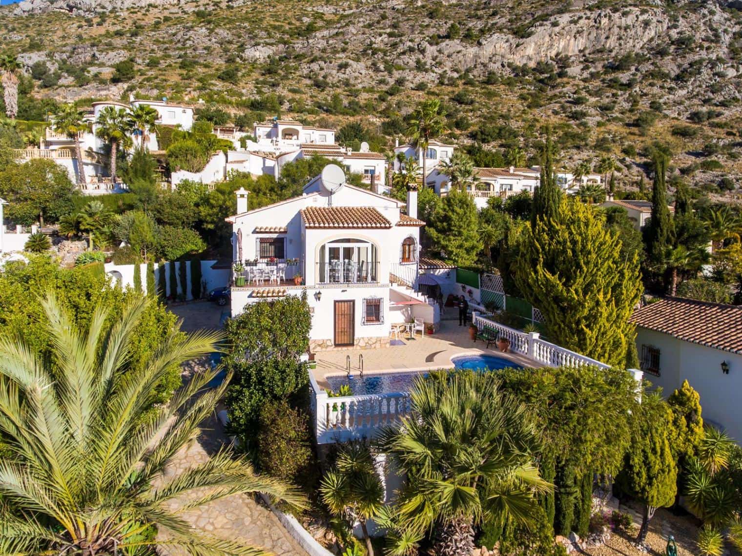 4 bedroom Villa for sale in Jalon / Xalo with pool - € 469,000 (Ref: 9851262)