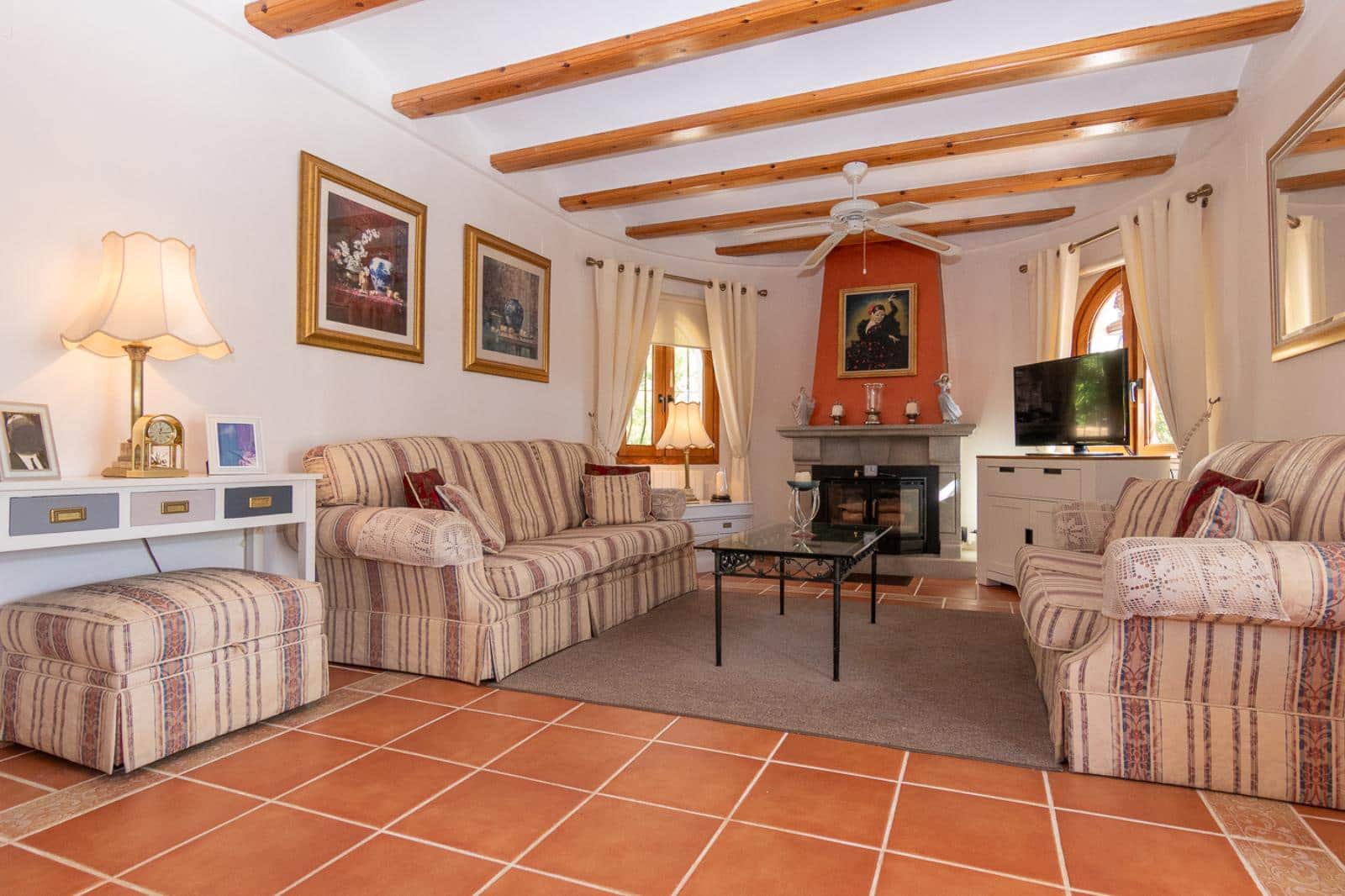 4 bedroom Villa for sale in Jalon / Xalo with pool - € 469,000 (Ref: 9851262)