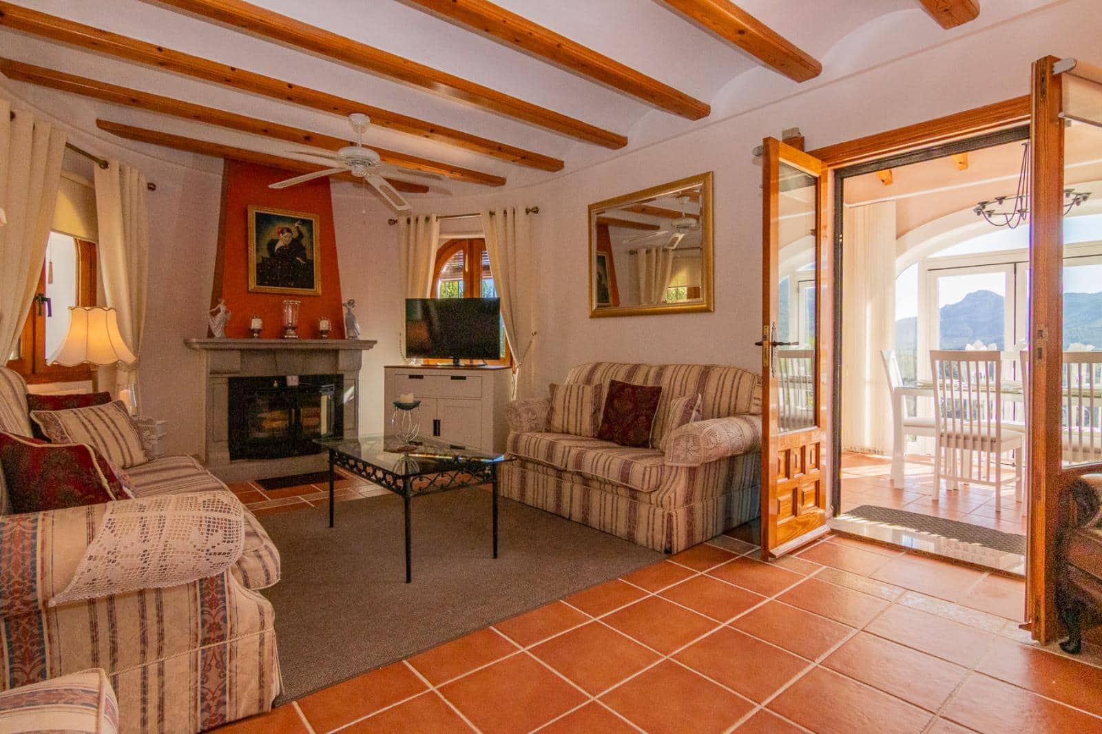 4 bedroom Villa for sale in Jalon / Xalo with pool - € 469,000 (Ref: 9851262)