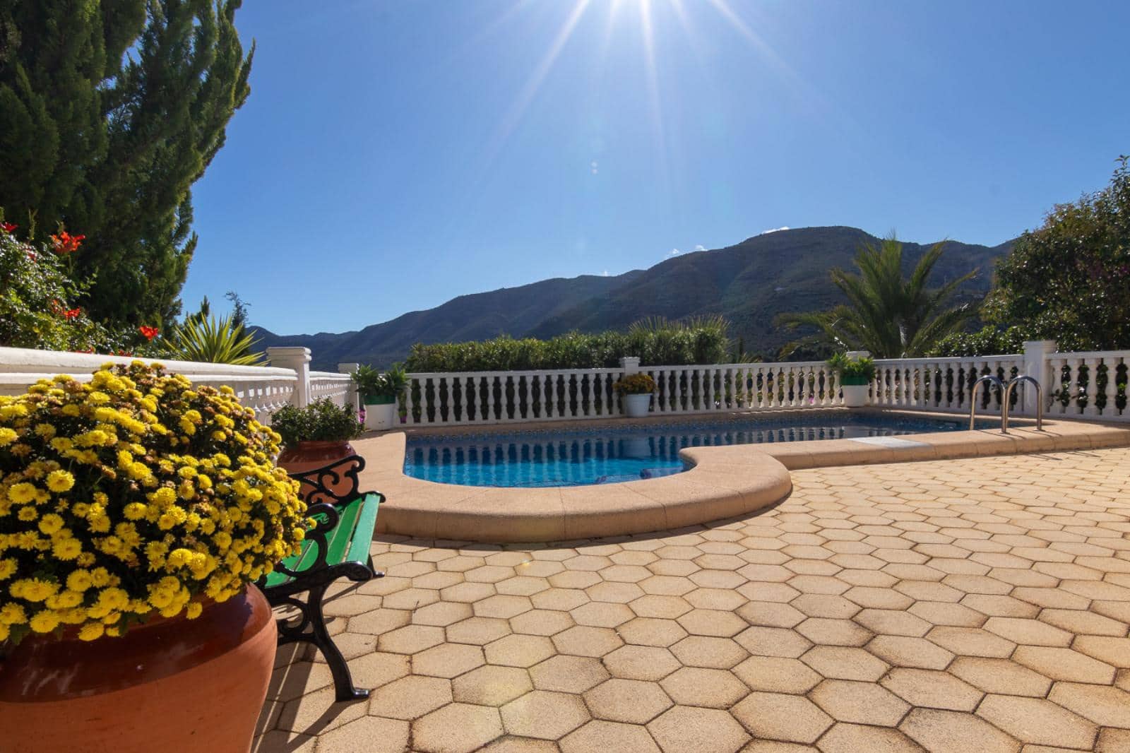 4 bedroom Villa for sale in Jalon / Xalo with pool - € 469,000 (Ref: 9851262)