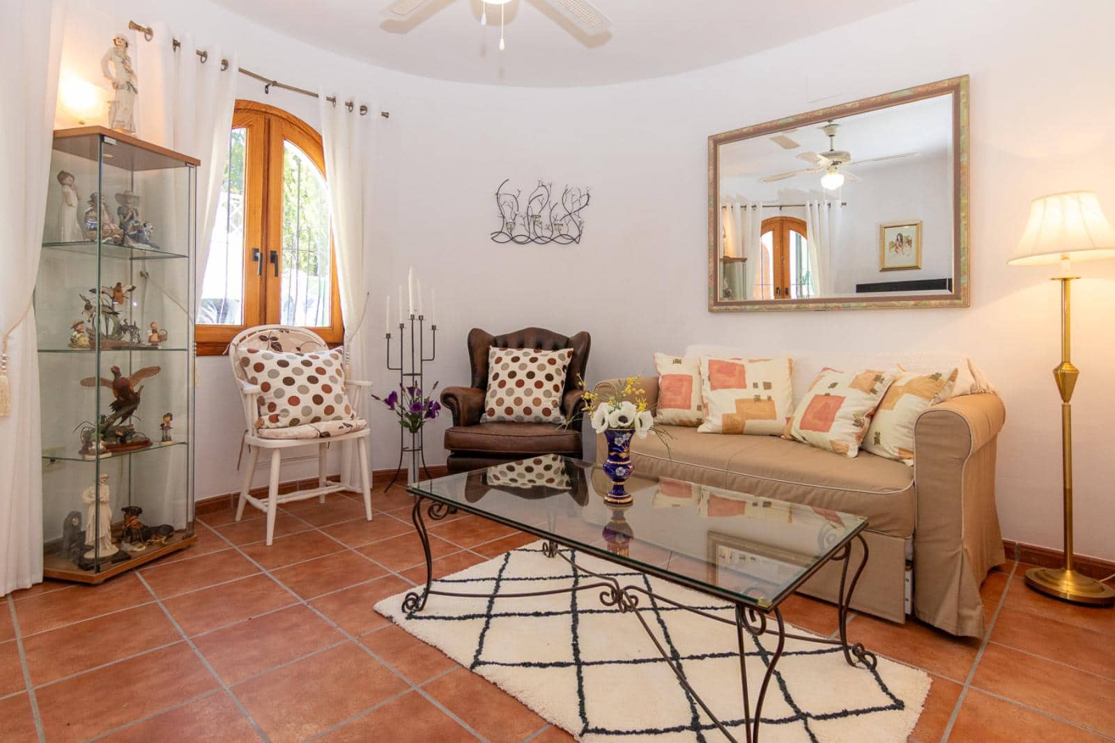 4 bedroom Villa for sale in Jalon / Xalo with pool - € 469,000 (Ref: 9851262)