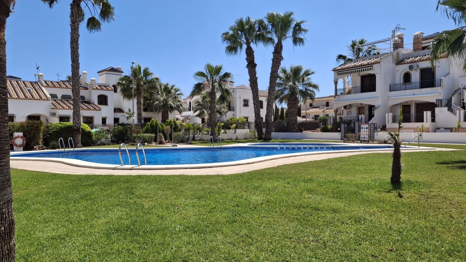 2 bedroom Townhouse for sale in Villamartin with pool - € 239,000 (Ref: 9851272)