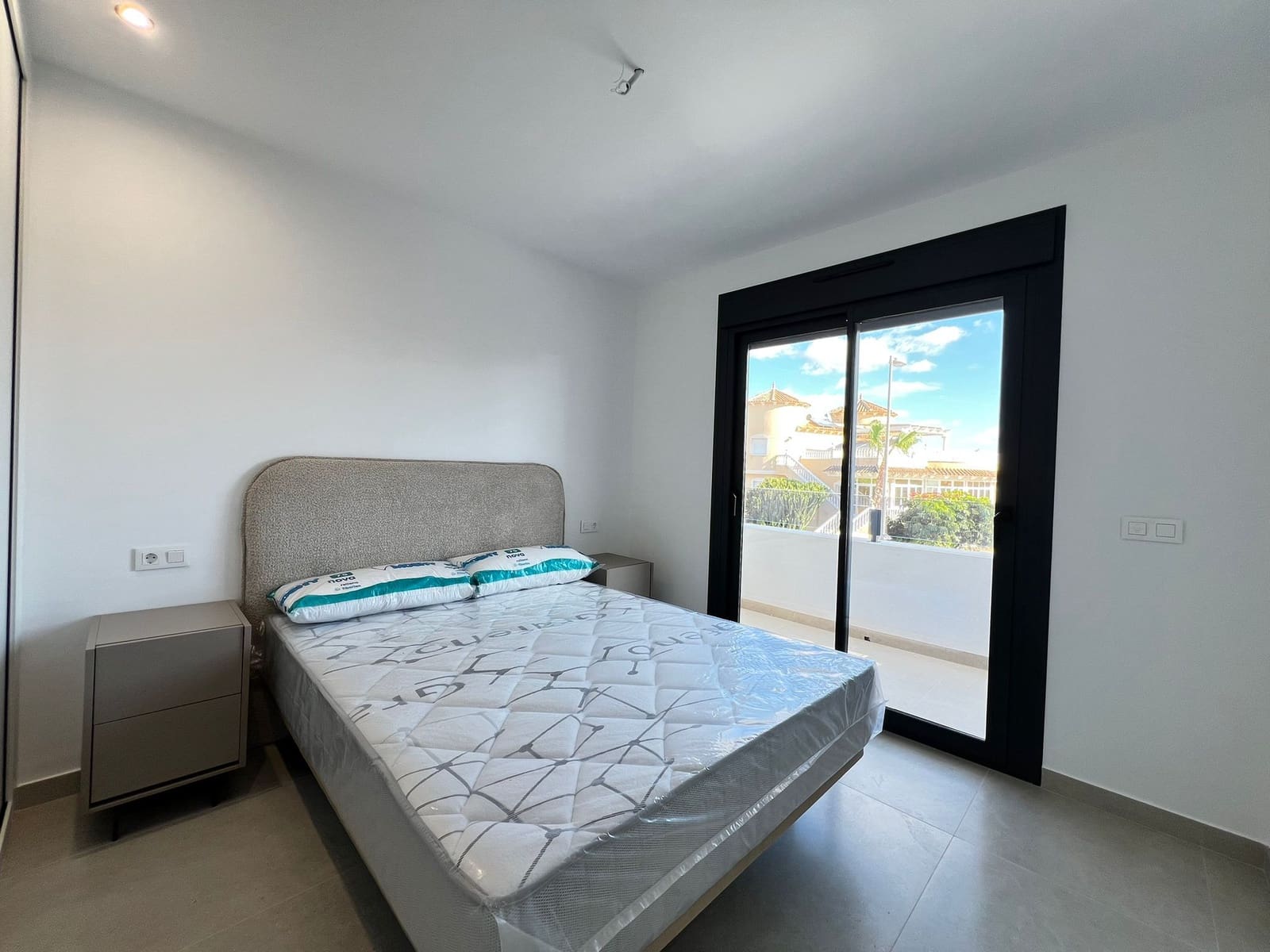 3 slaapkamer Halfvrijstaande villa te koop in Benferri - € 318.000 (Ref: 9874414)