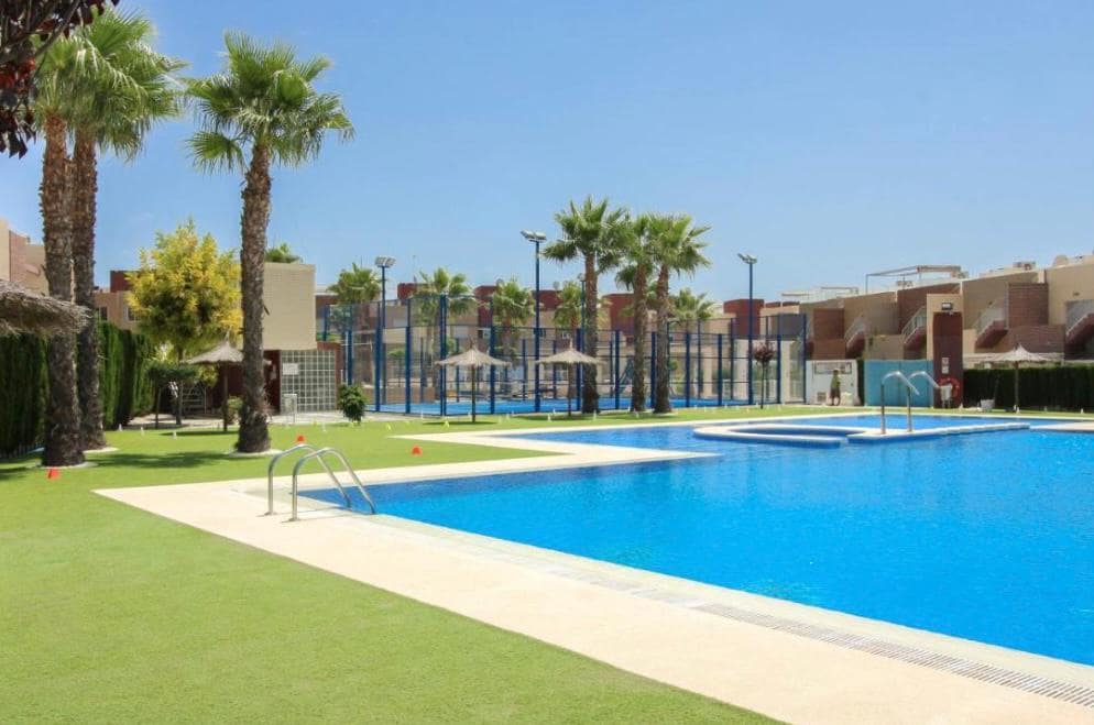Appartement de 2 chambres de location de vacances à Torrevieja avec piscine - 420 € (Ref: 9880232)