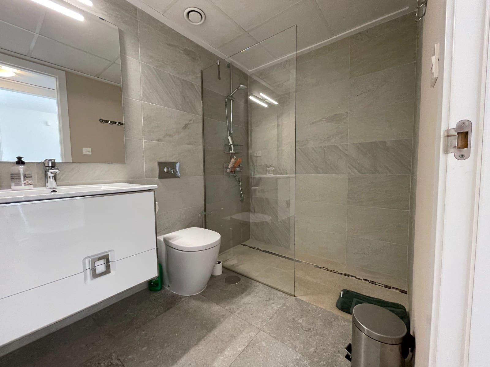 Appartement de 2 chambres de location de vacances à Torrevieja avec piscine - 420 € (Ref: 9880232)
