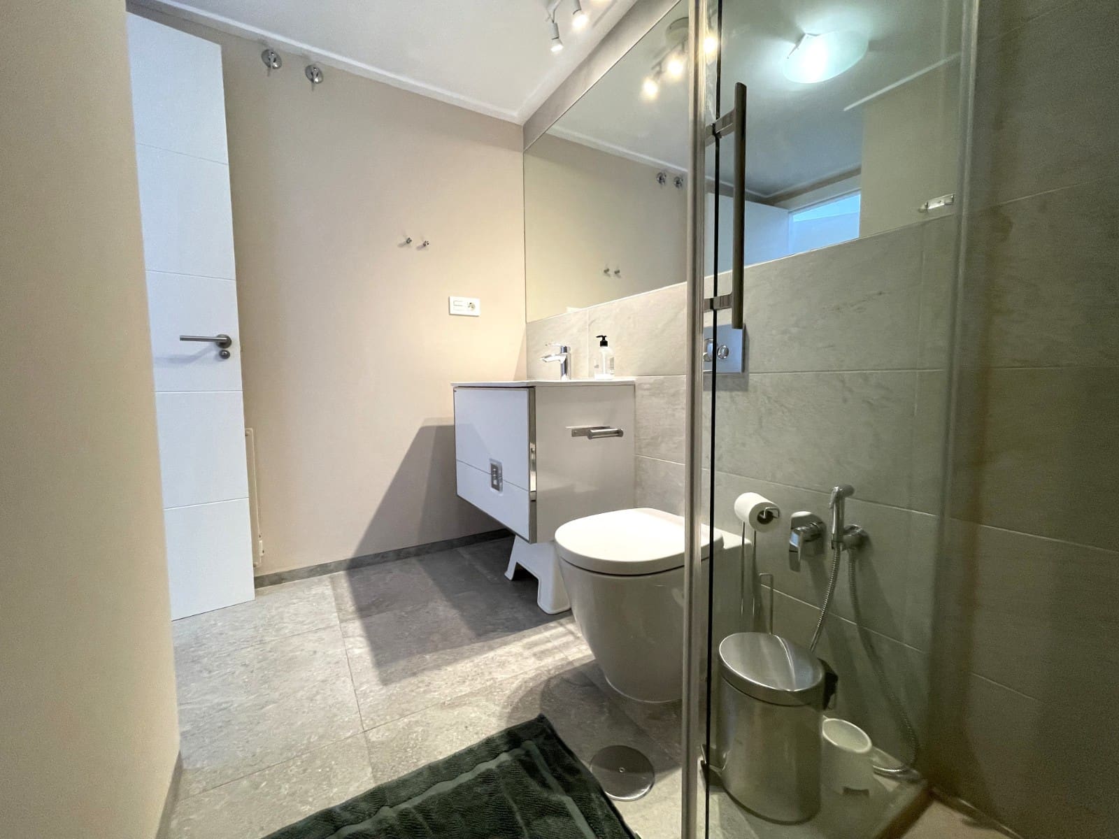 Appartement de 2 chambres de location de vacances à Torrevieja avec piscine - 420 € (Ref: 9880232)