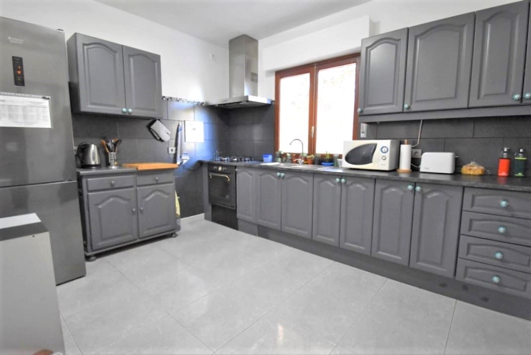 Chalet de 6 habitaciones en Villamartin en venta con piscina - 450.000 € (Ref: 9926754)