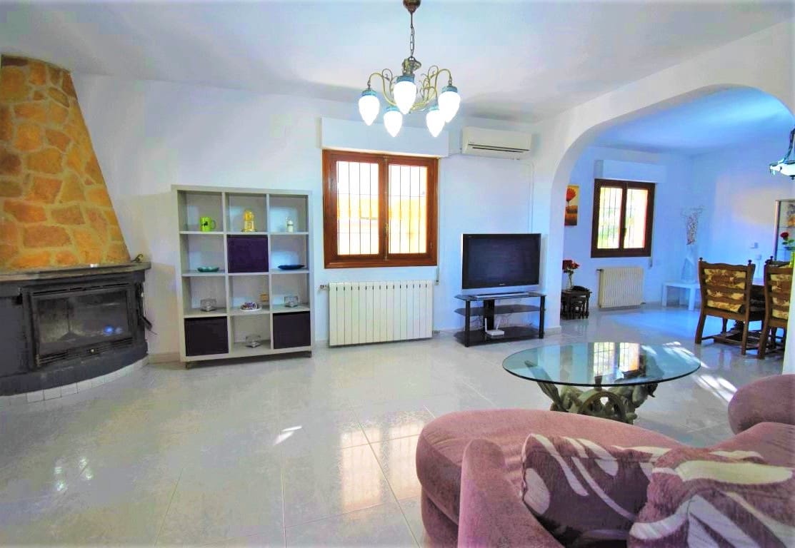 Chalet de 6 habitaciones en Villamartin en venta con piscina - 450.000 € (Ref: 9926754)