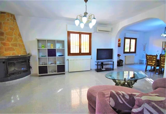 Chalet de 6 habitaciones en Villamartin, Orihuela en venta con piscina - 450.000 € (Ref: 9926754)