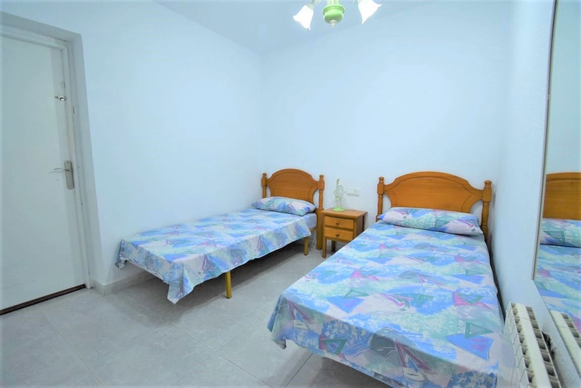 Chalet de 6 habitaciones en Villamartin en venta con piscina - 450.000 € (Ref: 9926754)