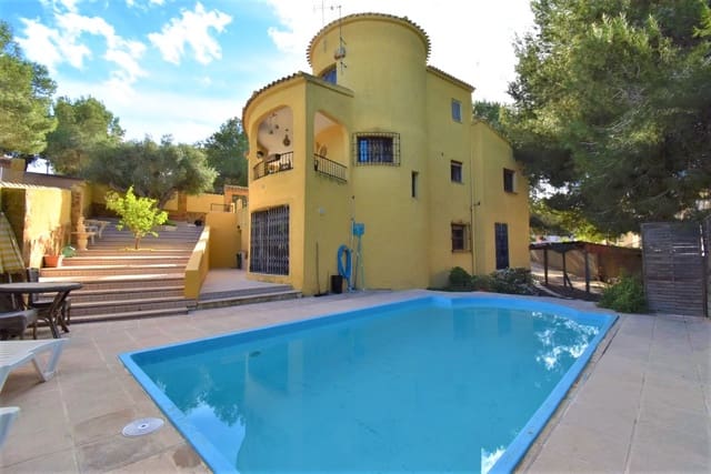Chalet de 6 habitaciones en Villamartin, Orihuela en venta con piscina - 450.000 € (Ref: 9926754)