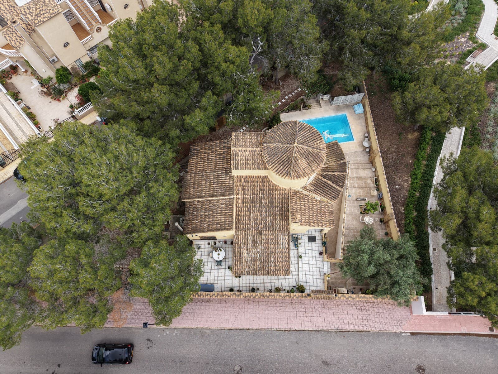 Chalet de 6 habitaciones en Villamartin en venta con piscina - 450.000 € (Ref: 9926754)