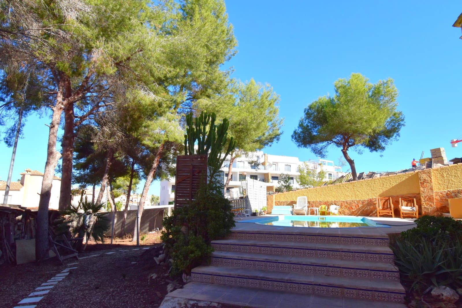 Chalet de 6 habitaciones en Villamartin en venta con piscina - 450.000 € (Ref: 9926754)
