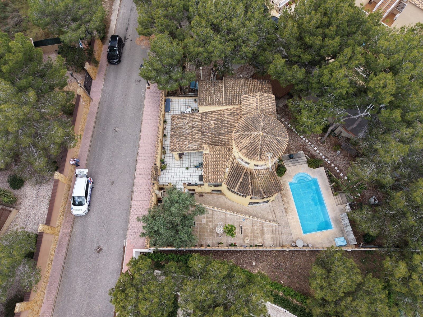 Chalet de 6 habitaciones en Villamartin en venta con piscina - 450.000 € (Ref: 9926754)