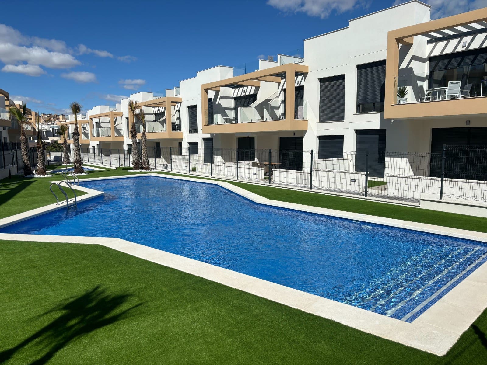 2 soveværelse Lejlighed til salg i Villamartin med swimmingpool - € 249.000 (Ref: 9926928)