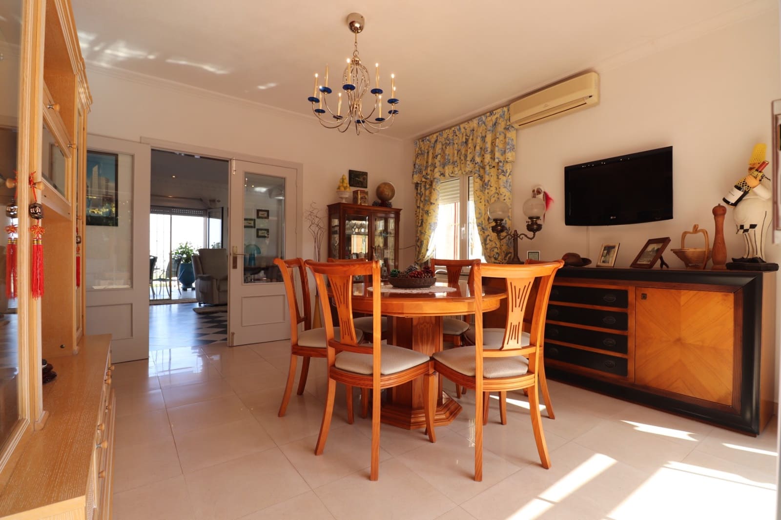 3 bedroom Villa for sale in Algorfa with pool - € 549,500 (Ref: 9926934)