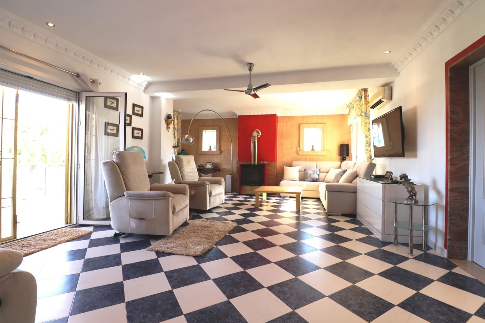 3 bedroom Villa for sale in Algorfa with pool - € 549,500 (Ref: 9926934)