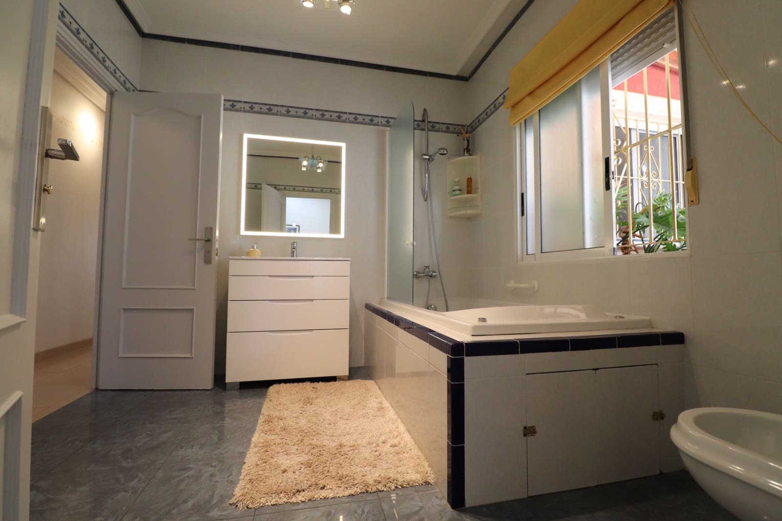 3 bedroom Villa for sale in Algorfa with pool - € 549,500 (Ref: 9926934)