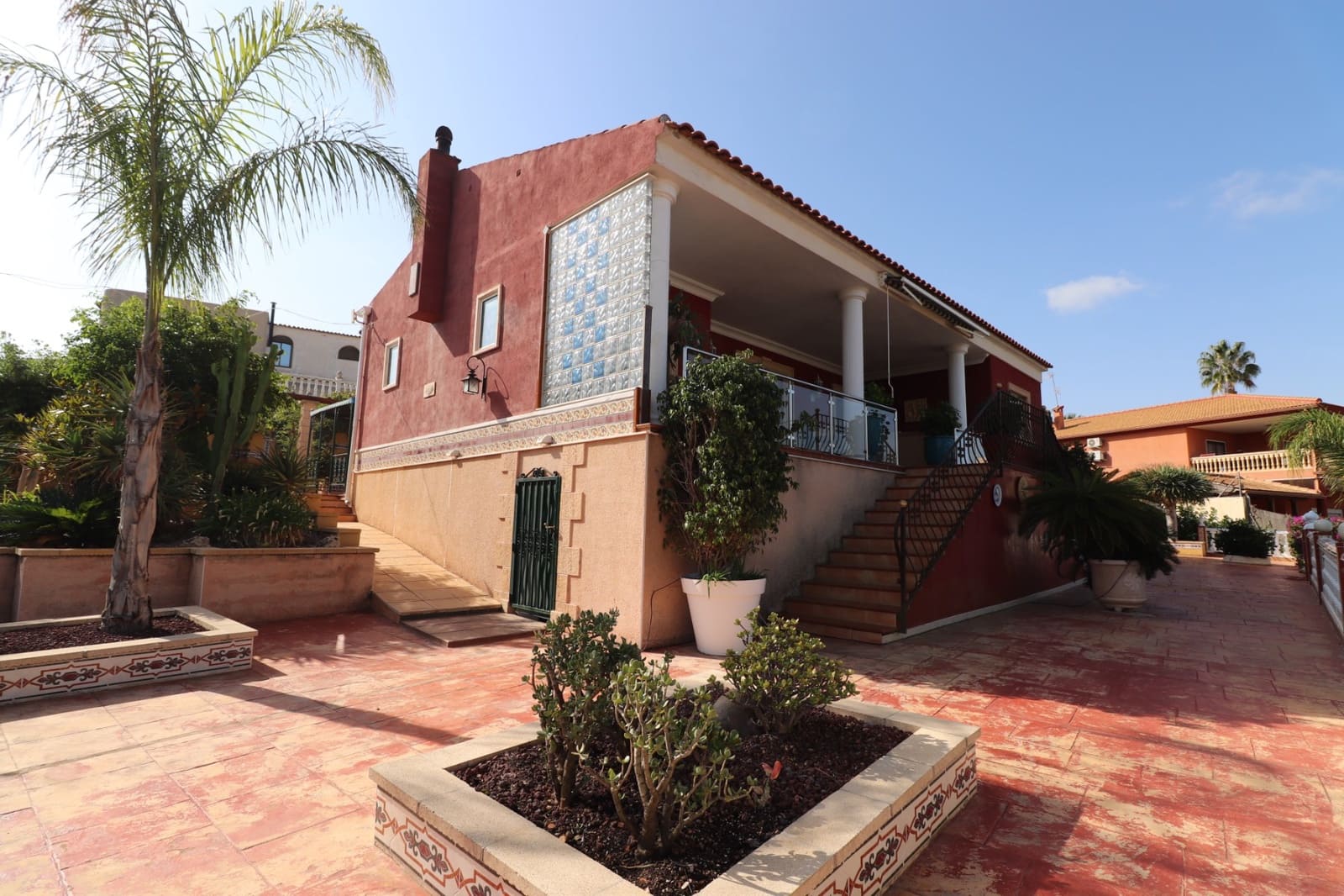 3 bedroom Villa for sale in Algorfa with pool - € 549,500 (Ref: 9926934)