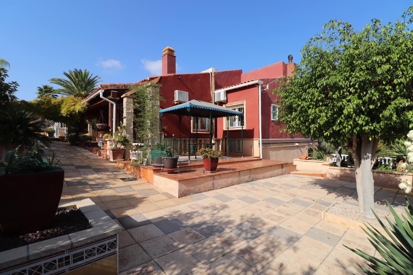3 bedroom Villa for sale in Algorfa with pool - € 549,500 (Ref: 9926934)