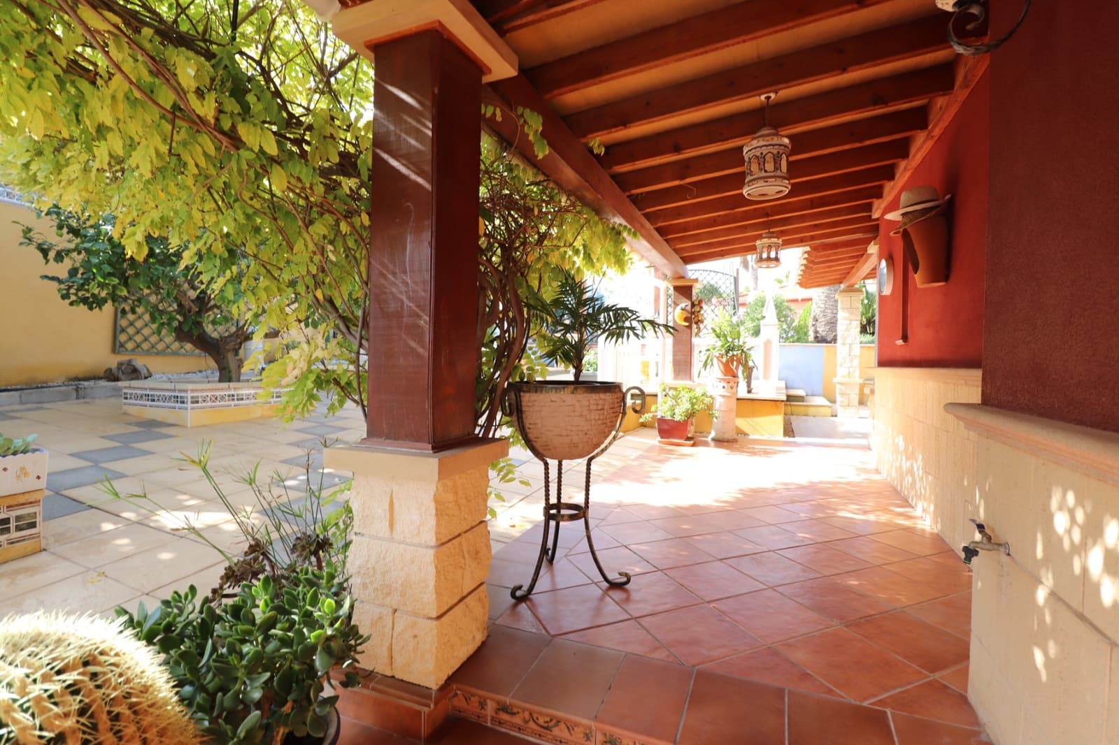 3 bedroom Villa for sale in Algorfa with pool - € 549,500 (Ref: 9926934)