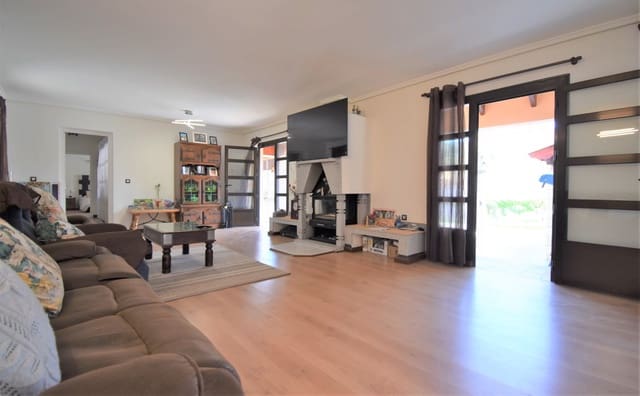 4 soverom Villa til salgs i Villamartin, Orihuela med svømmebasseng - € 630 000 (Ref: 9926937)