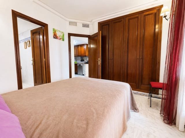 3 bedroom Apartment for sale in Playa de los Locos, Torrevieja with pool - € 255,000 (Ref: 9930419)