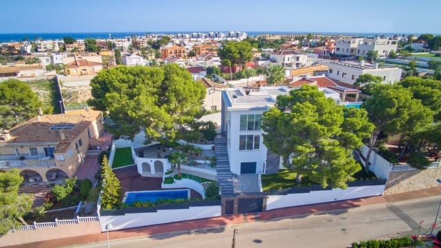 6 sovrum Villa till salu i Los Balcones - Los Altos, Torrevieja med pool - 890 000 € (Ref: 9930422)