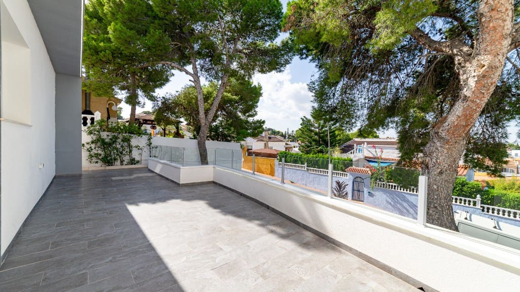 6 sovrum Villa till salu i Torrevieja med pool - 890 000 € (Ref: 9930422)