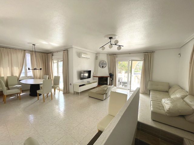 4 quarto Moradia para venda em Ciudad Quesada, Rojales com piscina - 585 000 € (Ref: 9930432)