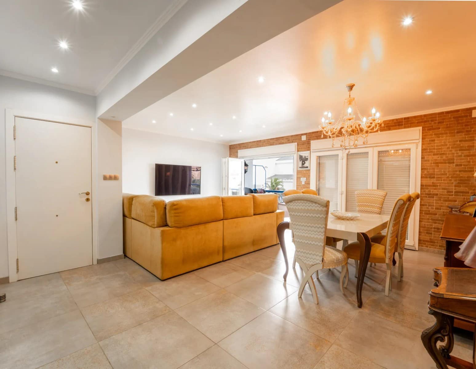 2 Zimmer Apartment zu verkaufen in Torrevieja mit Pool - 285.000 € (Ref: 9930434)