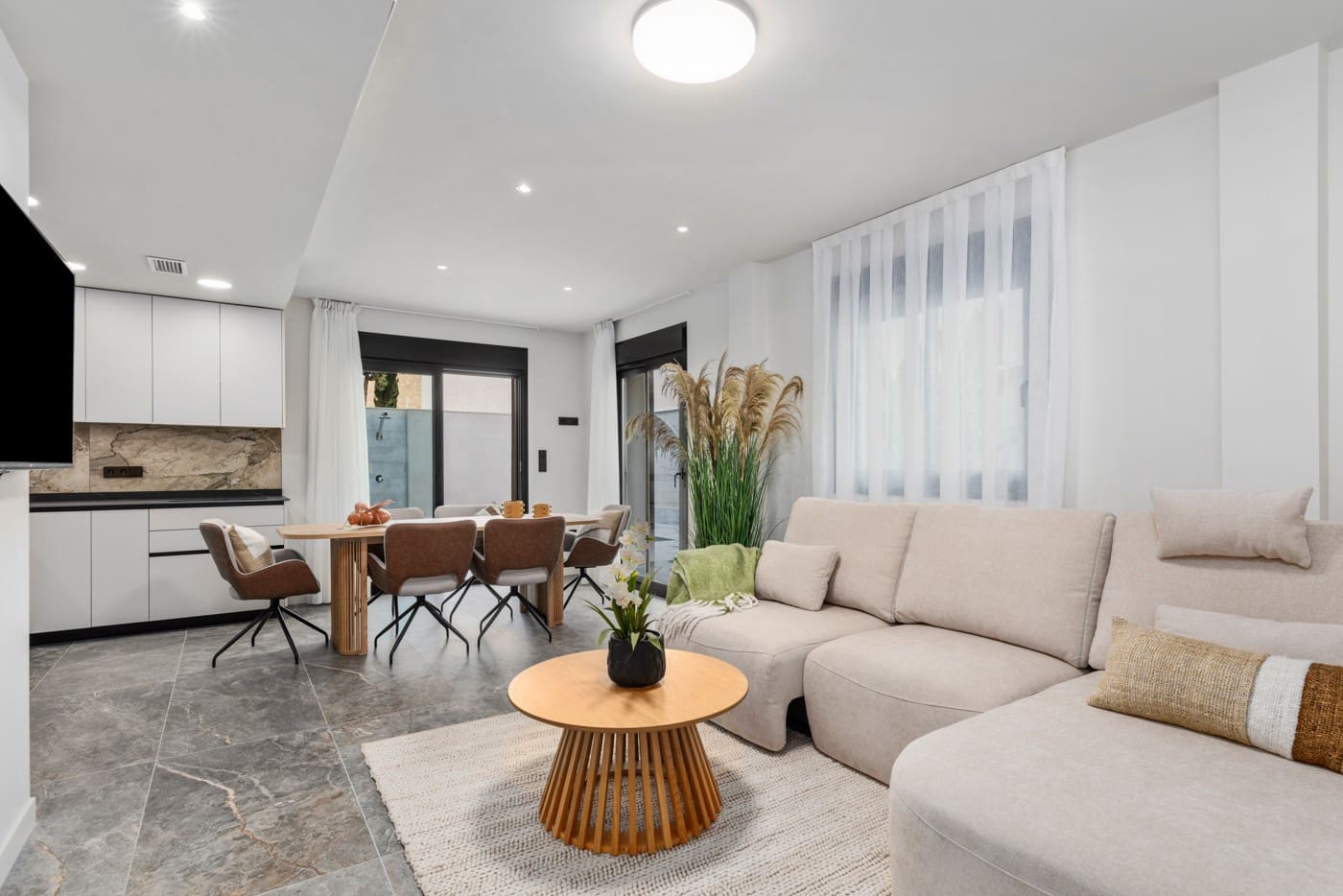 Chalet de 4 habitaciones en Torre de la Horadada en venta con piscina - 649.000 € (Ref: 9930437)