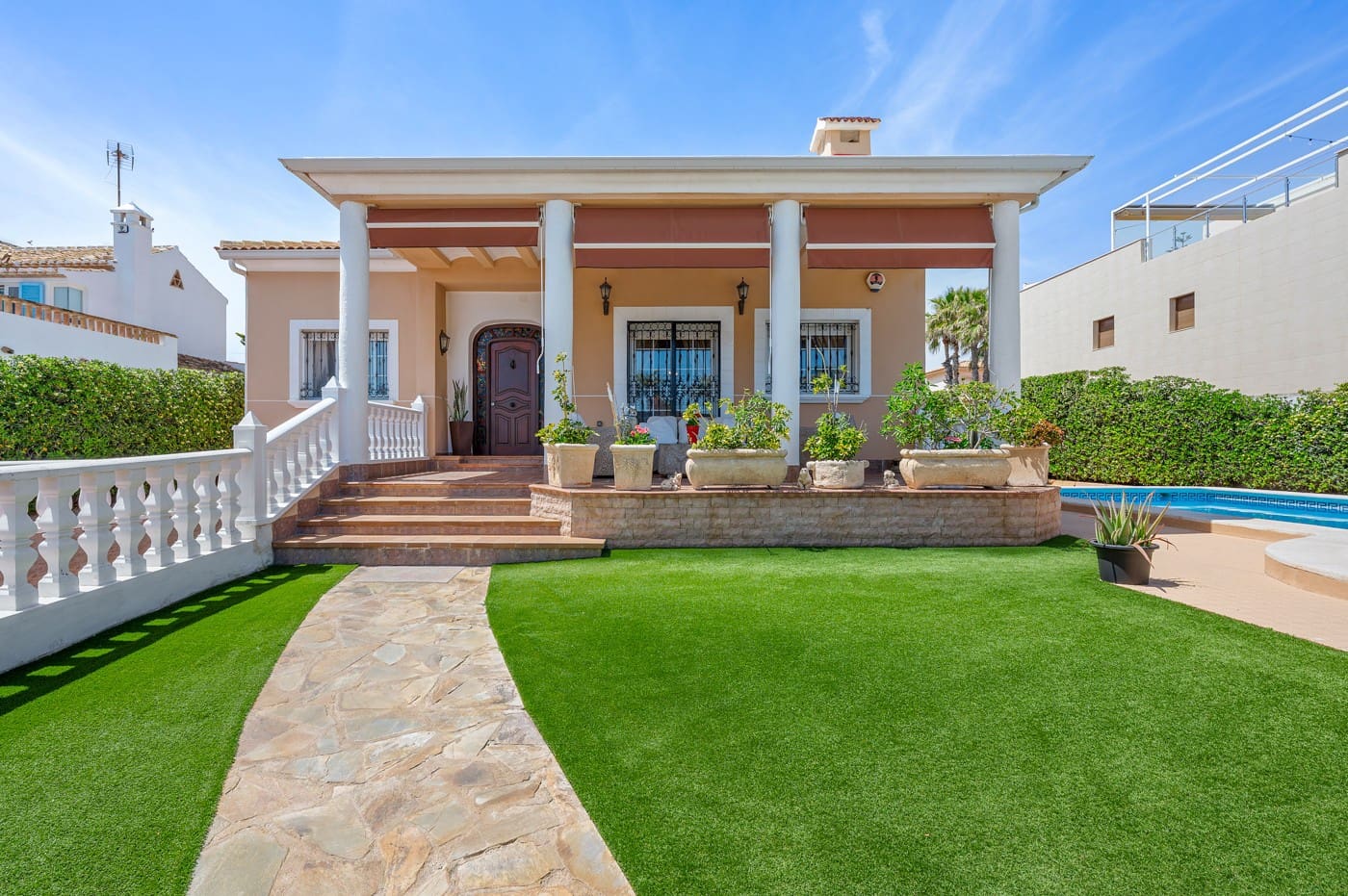 6 soveværelse Villa til salg i Torrevieja med swimmingpool - € 950.000 (Ref: 9930448)