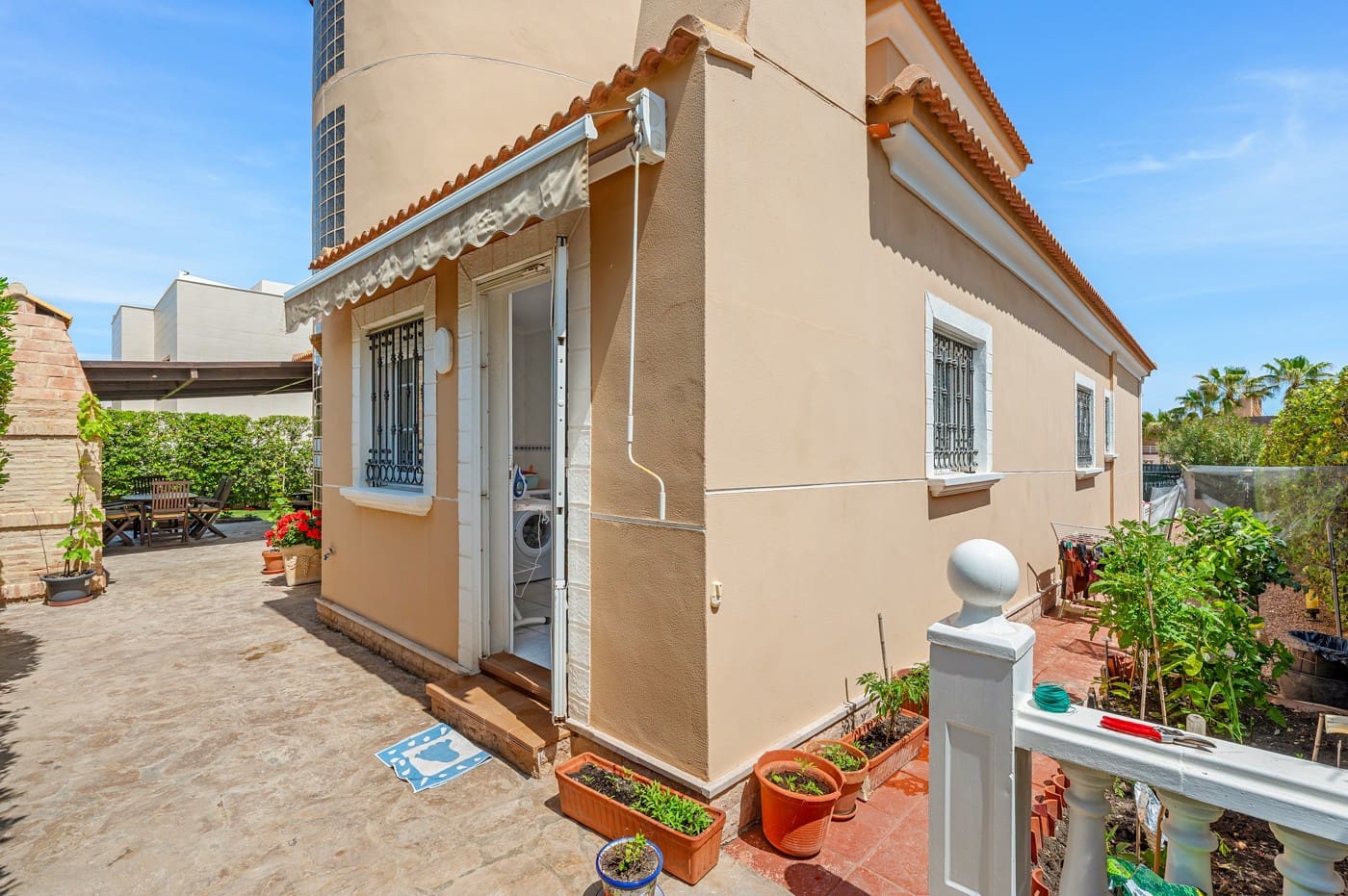 6 soveværelse Villa til salg i Torrevieja med swimmingpool - € 950.000 (Ref: 9930448)